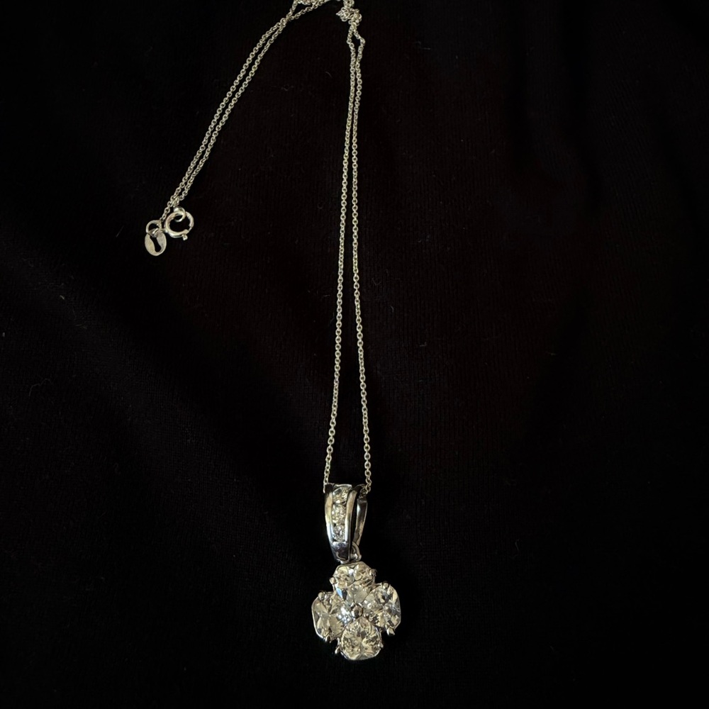Elegant Silver Pendant Necklace